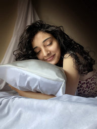Silk Pillowcase for Hair Protection: XO Curls Silk Pillowcase protects hair and skin while providing hydration.